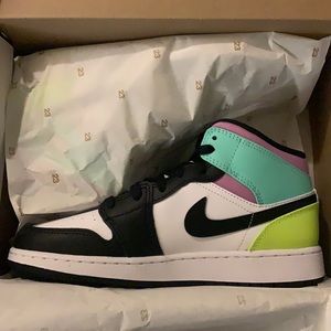 Air Jordan 1 Mid (GS)